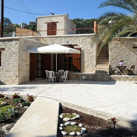 Palm Tree Oriental House And Homestay Polis Dış mekan fotoğraf