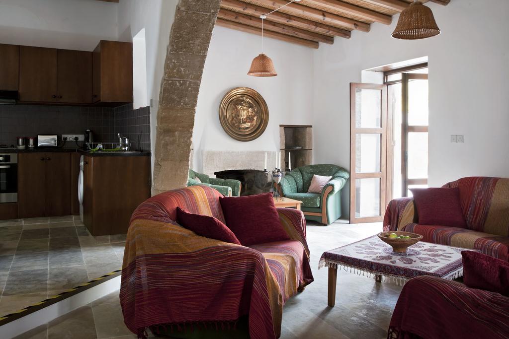 Palm Tree Oriental House And Homestay Polis Dış mekan fotoğraf